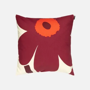Unikko Kuddfodral 50*50cm vanilla, burgundy, red Färg 844 Från Marimekko