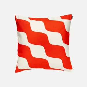 Taifuuni Kuddfodral 50x50cm orange red, off white Färg 310 Från Marimekko