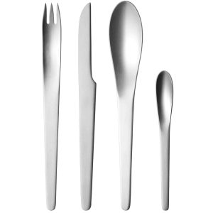 ARNE JACOBSEN, Besticksetset 16-delar (4 x 011, 012, 017, 033) från Georg Jensen